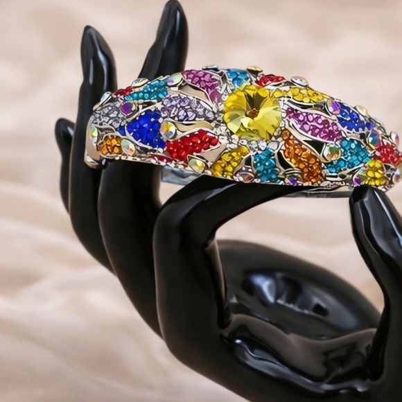 Exquisite Multicolor Rhinestone Bangle Bracelet - Picture 5 of 8